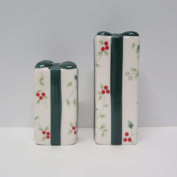 NEW! Pfaltzgraff Winterberry Figural Salt & Pepper Shakers - Christmas Gifts - Picture 1 of 6